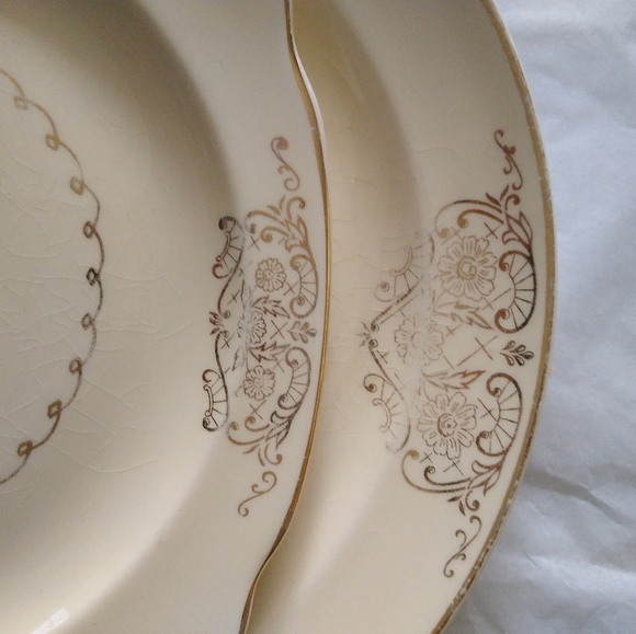 The Paden City Pottery Co. L44 Square Salad and Round Dinner Plate set - Picture 8 of 10